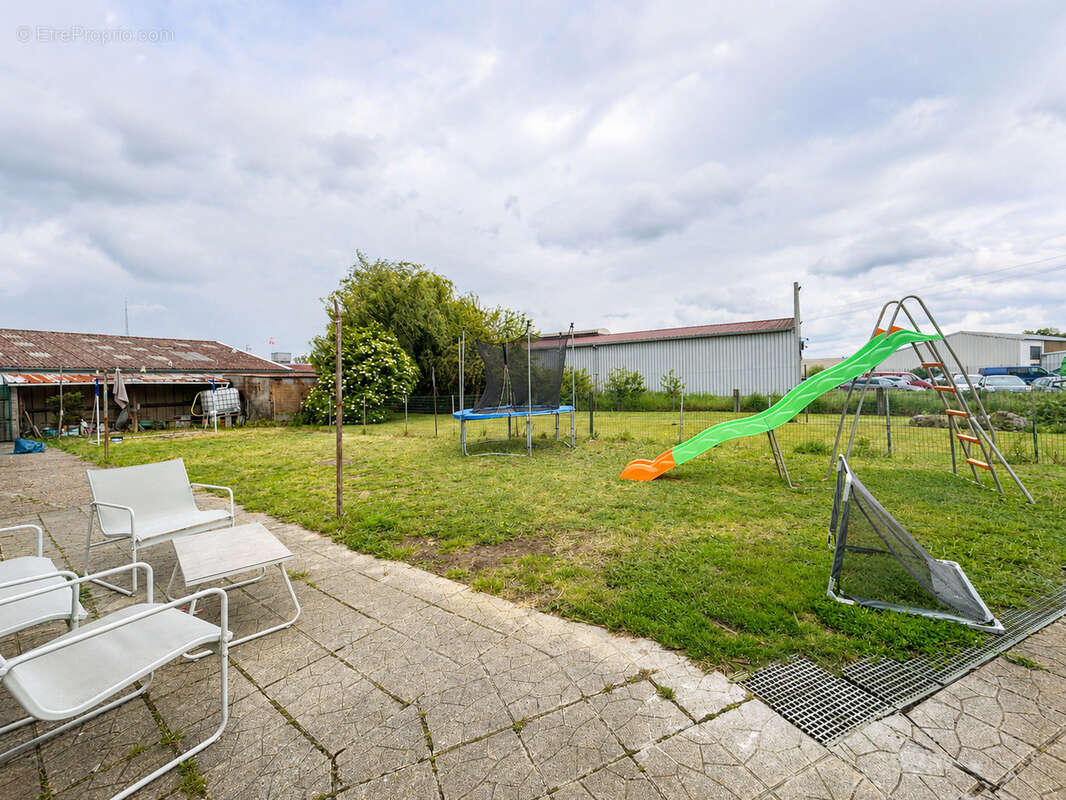Maison individuelle 5 pièces 140 m2 avec jardin, garage et dépendances - photo 3