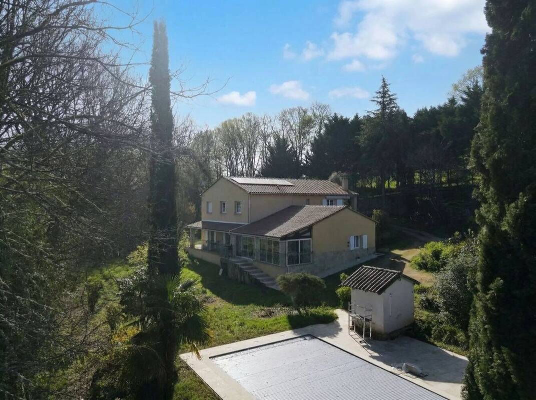 Maison à LE BUISSON-DE-CADOUIN