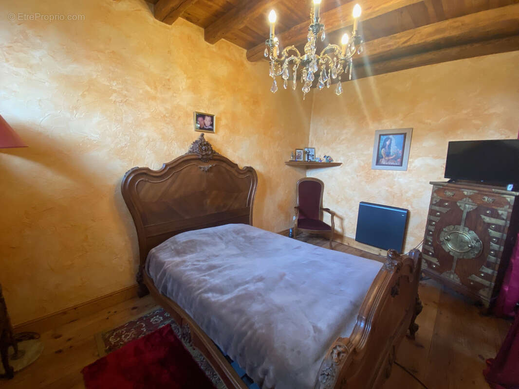 MAISON PIERRE DU 18ème  de 215 m2 sur 2 niveaux - photo 7