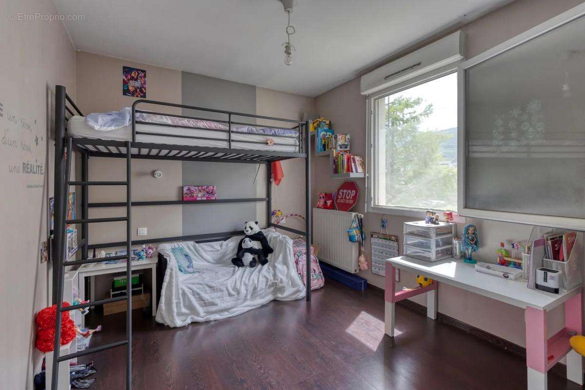 Appartement à SAINT-MARTIN-D'HERES