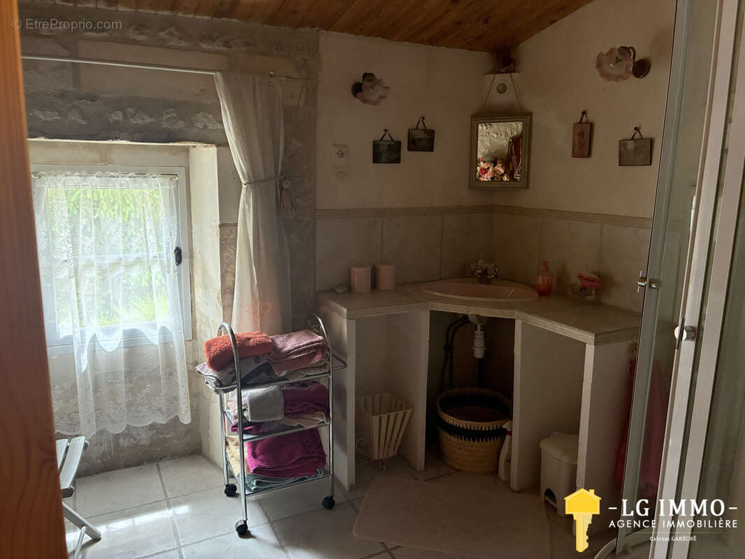 Belle maison familiale de 315 m2,  4 chambres, terrain 8000 m2, dependances - photo 6