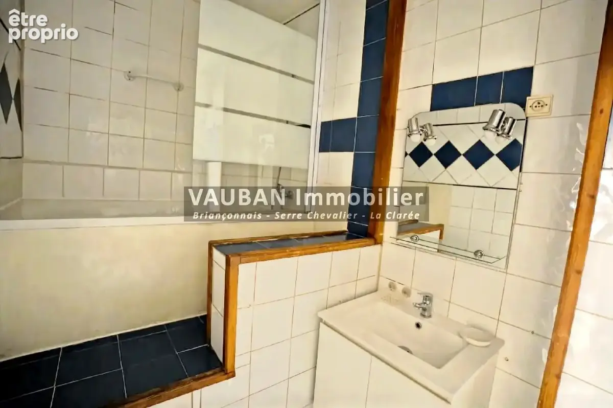 Appartement T3 au cœur de la vieille ville de Briançon - photo 7