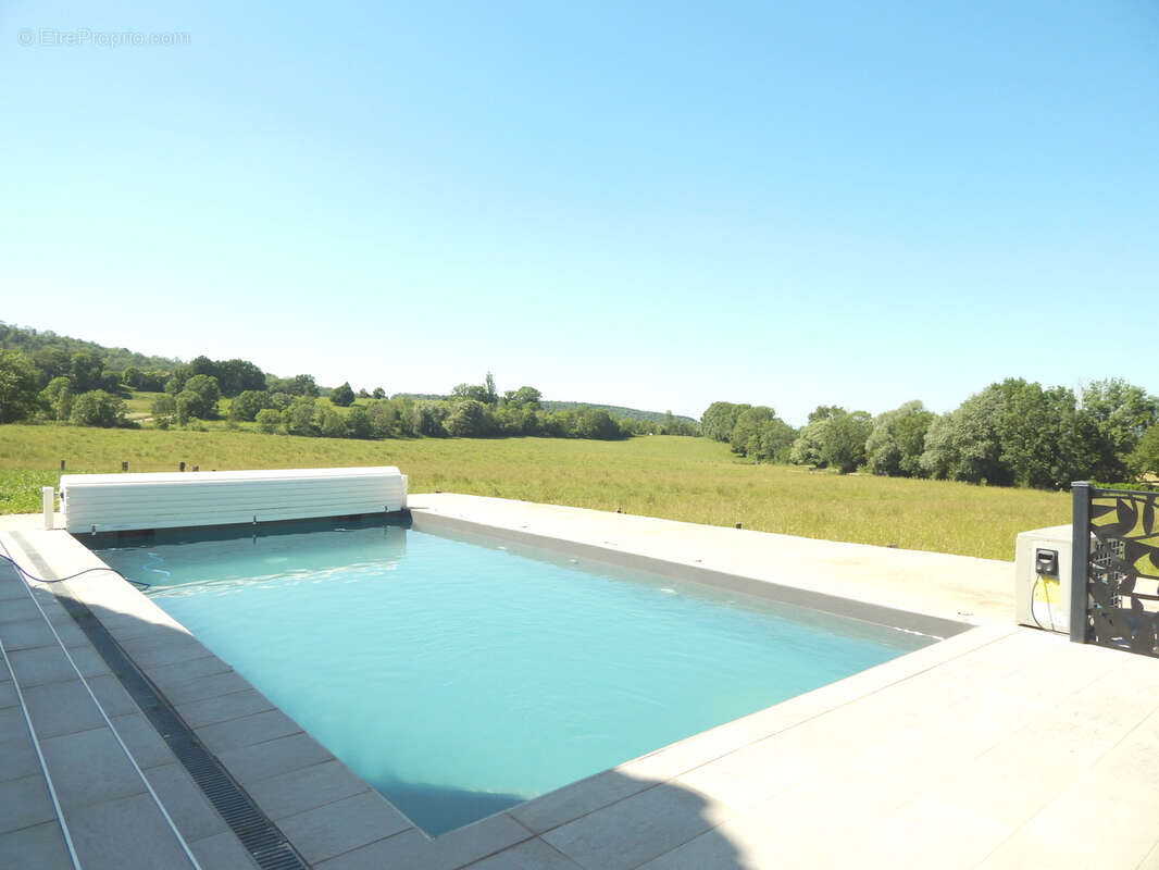 VUE PISCINE CHAUFFÉE 4 X 8 m