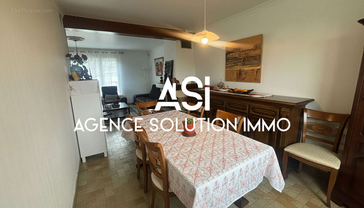 Maison à AMBRIERES-LES-VALLEES