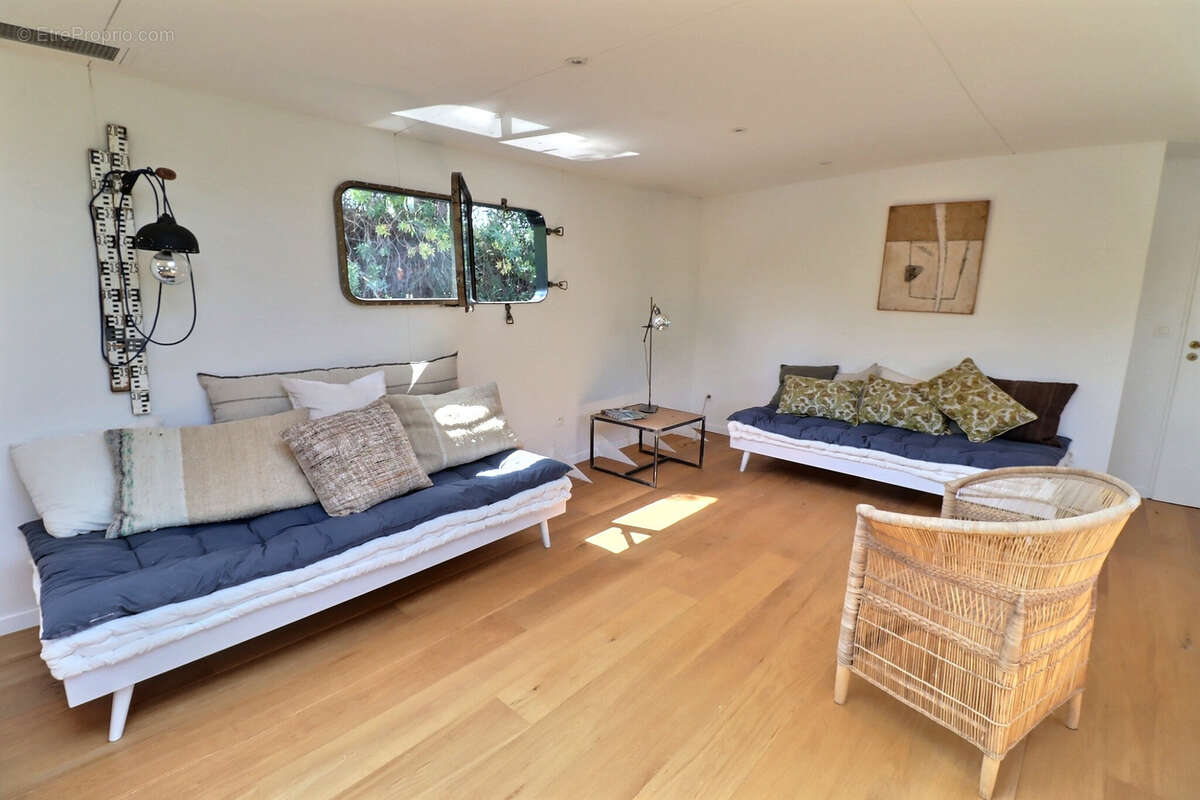 Autre à AIGUES-MORTES