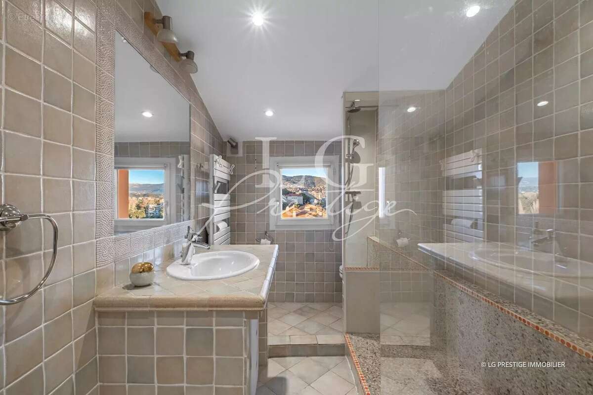 Appartement à MANDELIEU-LA-NAPOULE