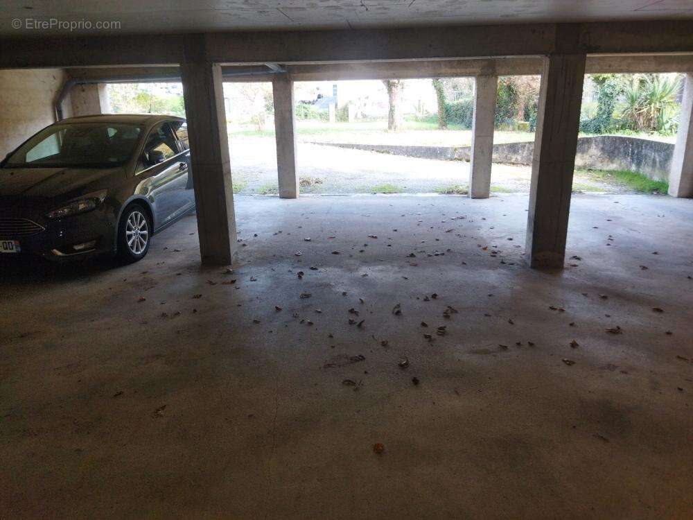 pârking couvert de droite - Appartement à CAHORS