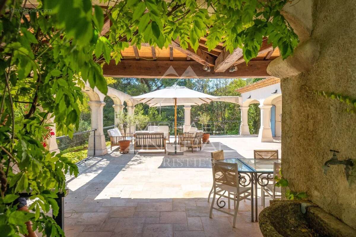 Maison à SAINT-CYR-SUR-MER