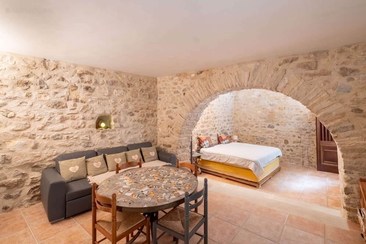 Maison à PIERRELONGUE