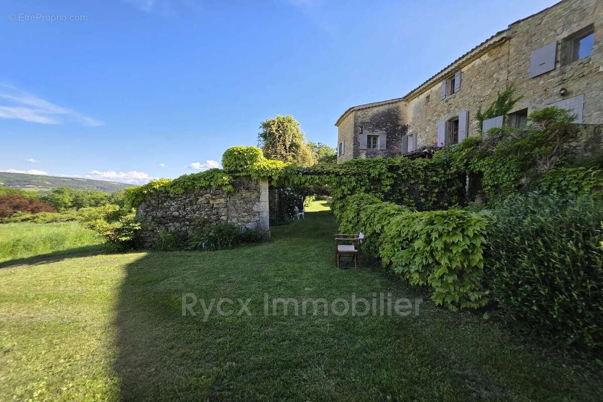 Maison à SIMIANE-LA-ROTONDE