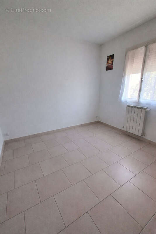 Maison à ENTRAIGUES-SUR-LA-SORGUE