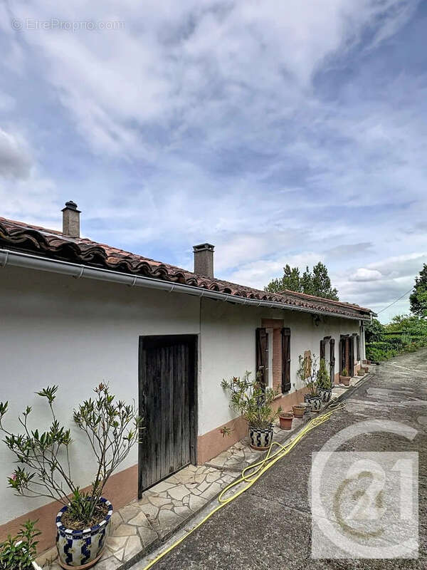 Maison 103 m² à Lagarde  - photo 2
