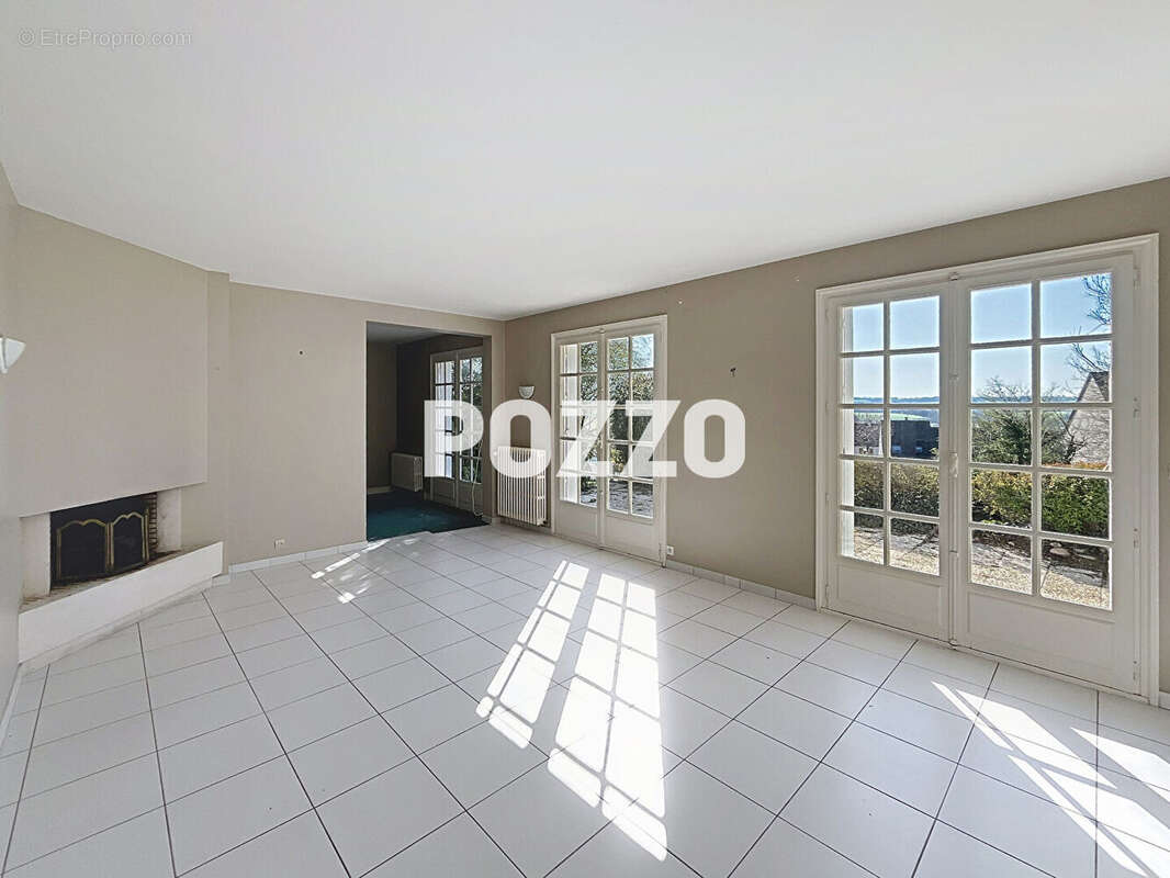 Maison à CONDE-SUR-VIRE