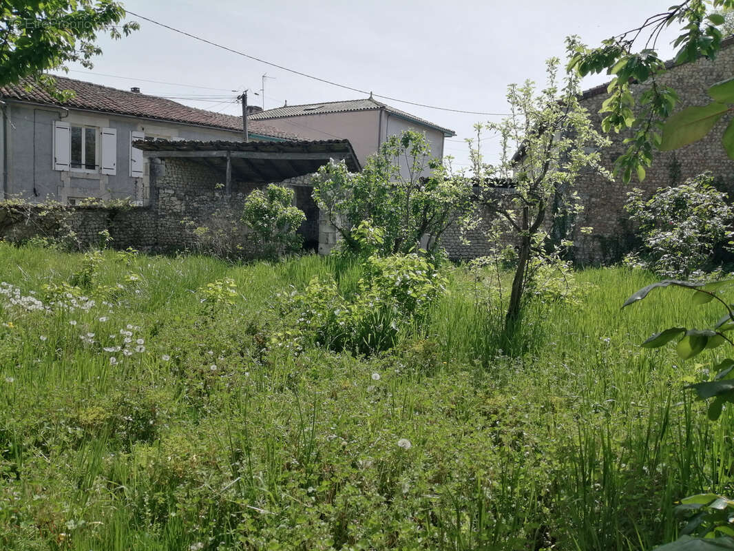Maison à MONTBOYER
