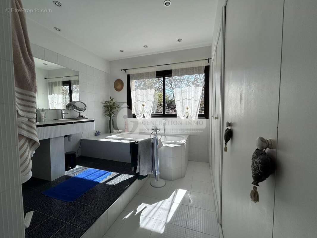 Maison à SAINT-MARTIN-DE-CRAU