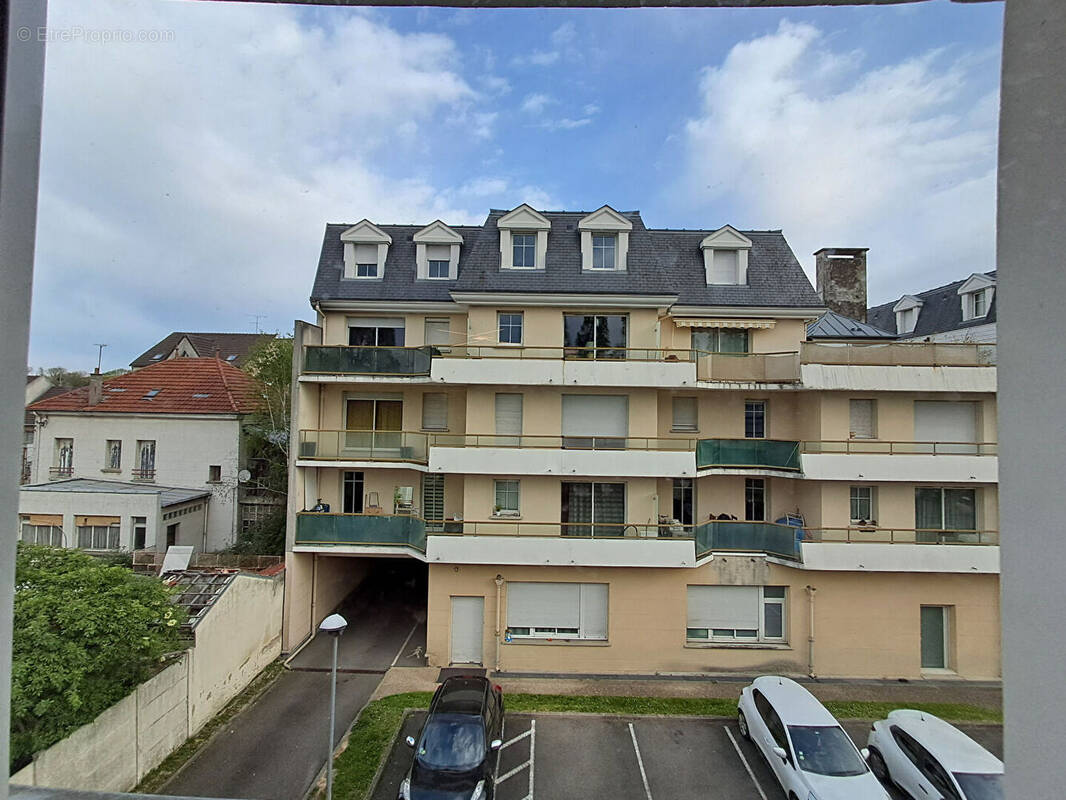 Appartement à VAUJOURS
