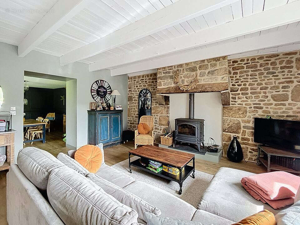 Maison à JULLOUVILLE