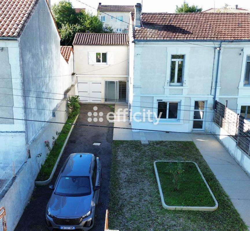 Maison à RUELLE-SUR-TOUVRE