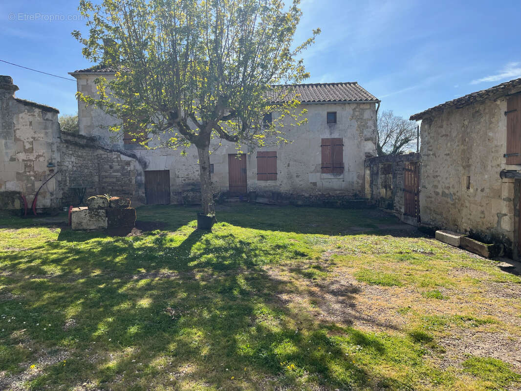 Maison à LINARS