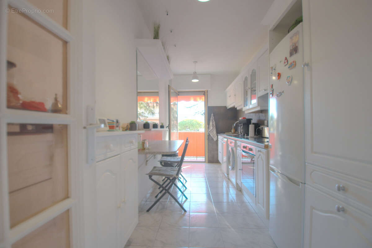 Appartement à SAINT-LAURENT-DU-VAR