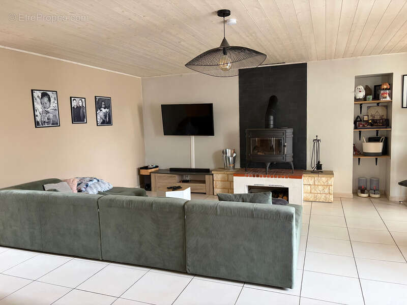 Bessay (85320) au calme charmante maison en pierres renovee 3/4 chambres avec dependances et jardin - photo 4