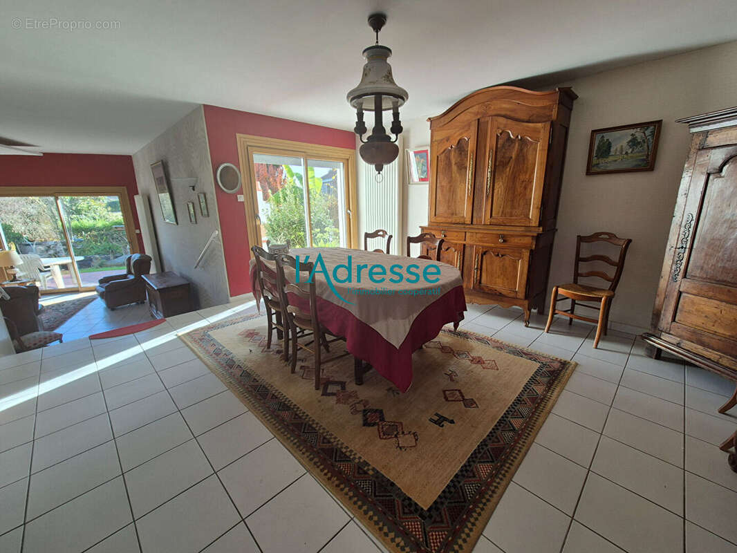 Maison à SAINT-PIERRE-MONTLIMART