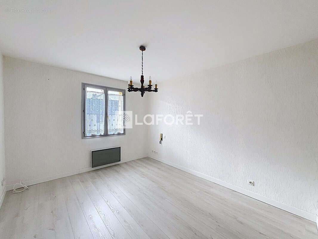 Maison à MORAINVILLIERS