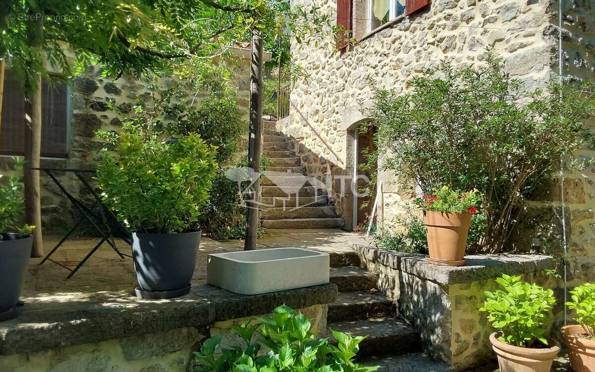 Maison à SAINT-PAUL-LE-JEUNE