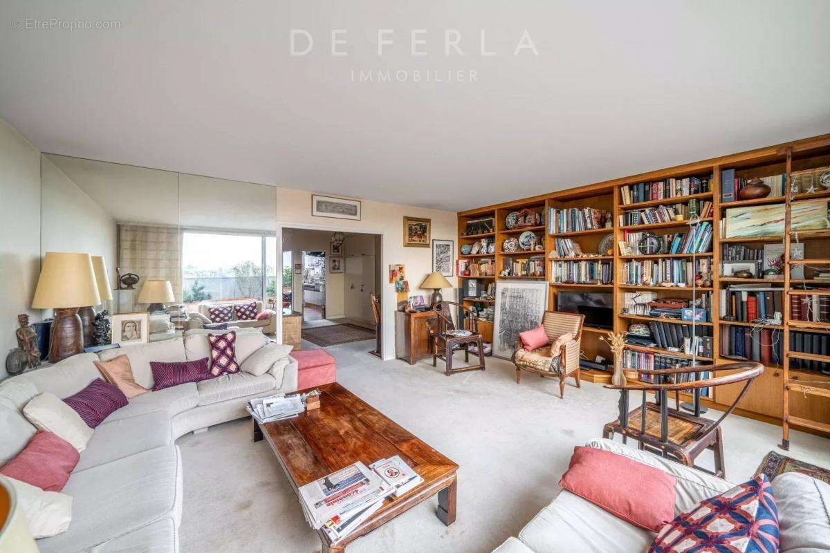 Appartement à PARIS-14E