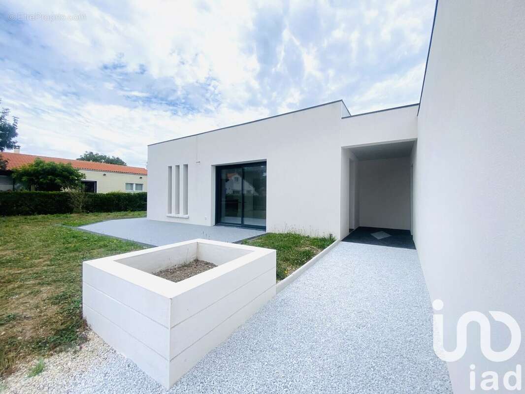 Photo 3 - Maison à CHAILLEVETTE