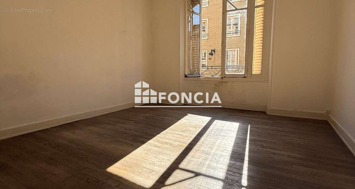 T2 de 50 m² proche mairie, à rafraîchir, fort potentiel dans une copropriété calme et bien située. Idéal 1er achat ou investisse - photo 3