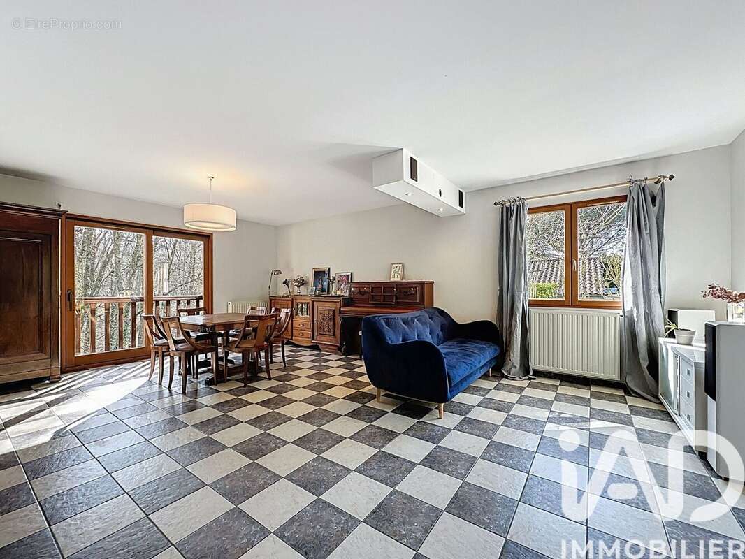 Photo 8 - Maison à LA TOUR-DE-SALVAGNY