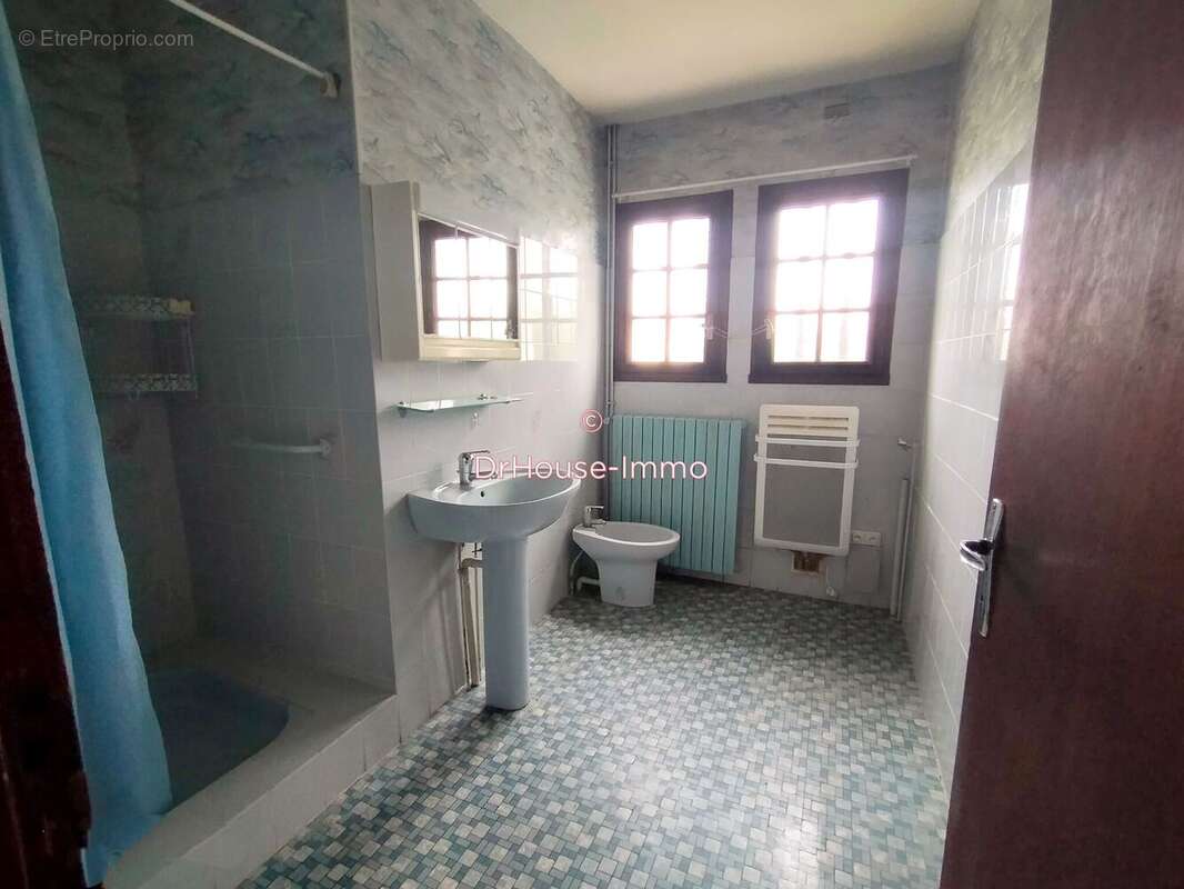 Maison à COURS-DE-PILE