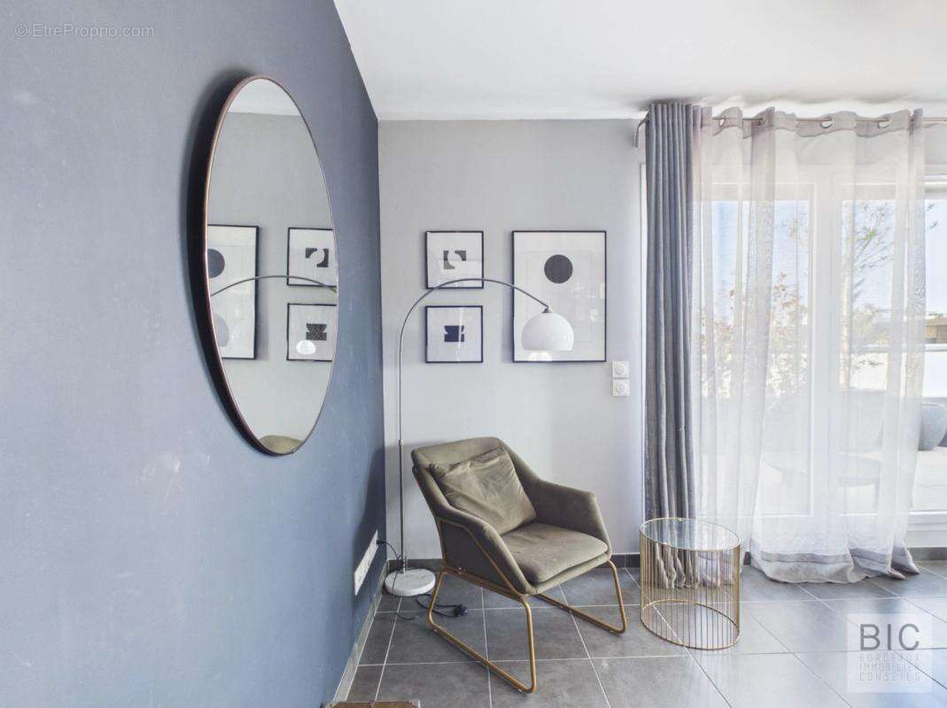 A vendre dernier étage avec climatisation et 50 m2 de terrasse - photo 11