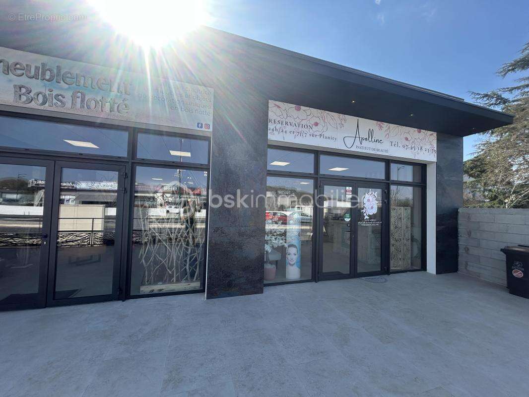 Lignan-sur-orb – ensemble commercial récent de 347 m² - photo 5