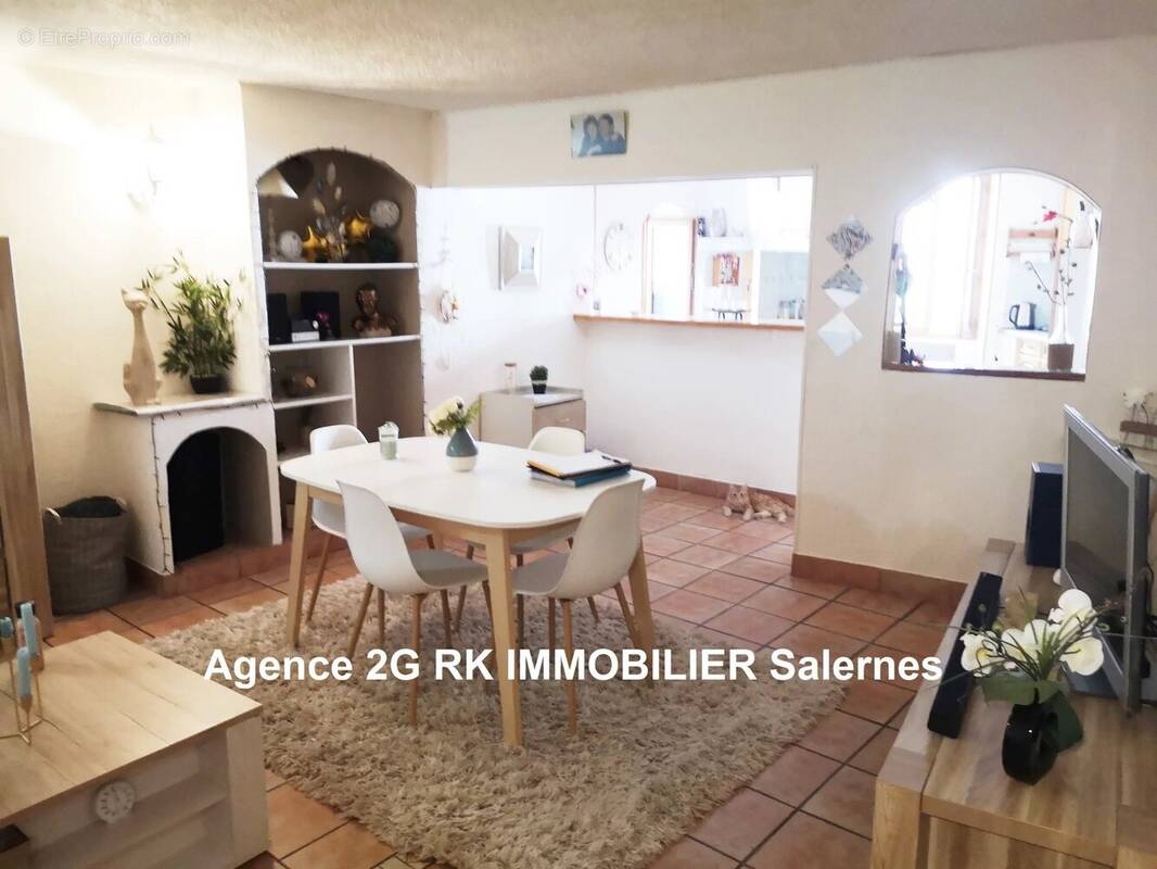 Appartement à SALERNES