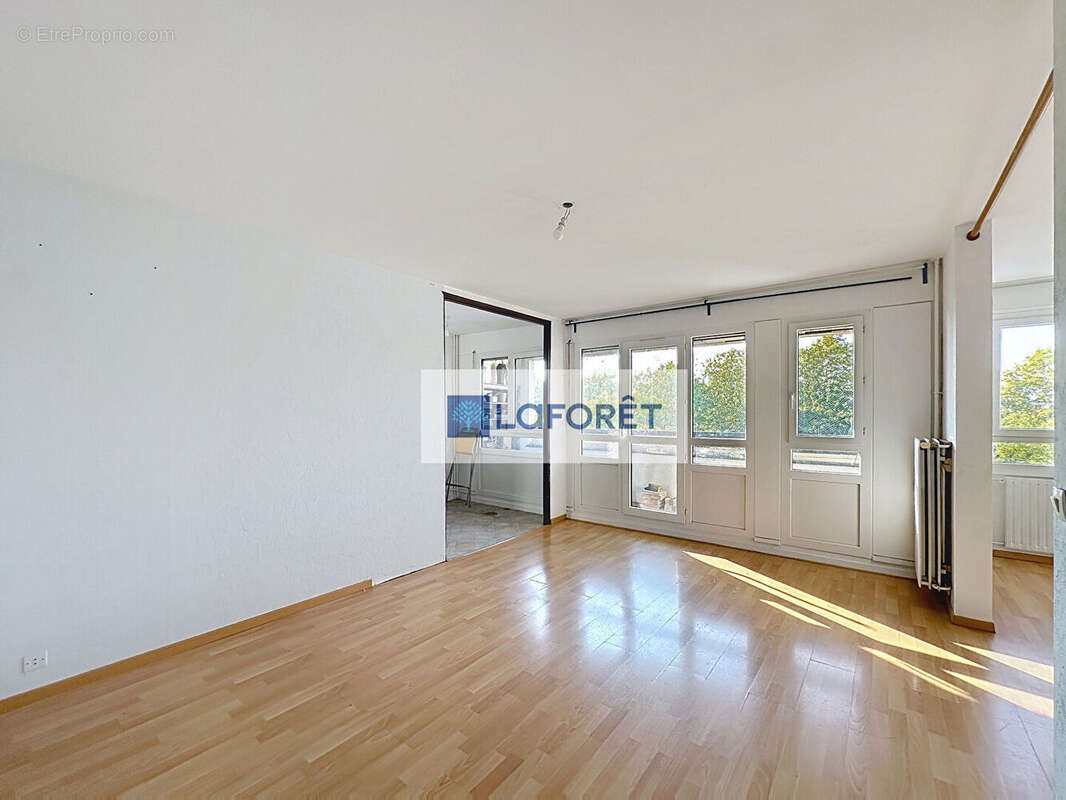 Appartement à SARTROUVILLE