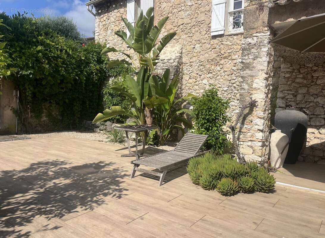 Appartement à ROQUEFORT-LES-PINS