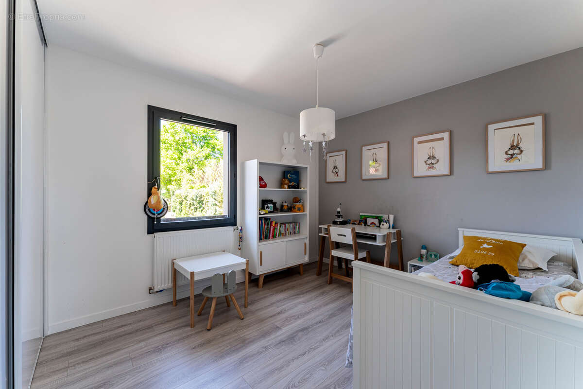 Maison à GREZIEU-LA-VARENNE