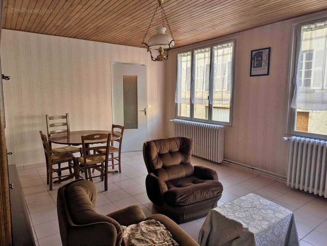 pièce à vivre proche canal du Nivernais - Maison à COULANGES-SUR-YONNE