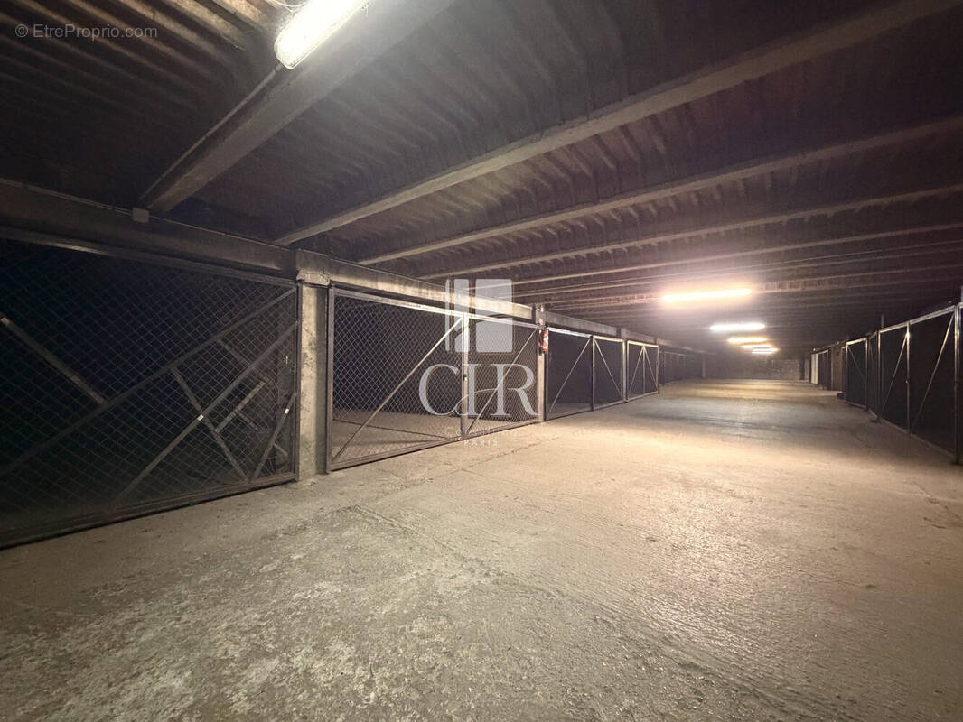 Parking à PARIS-10E