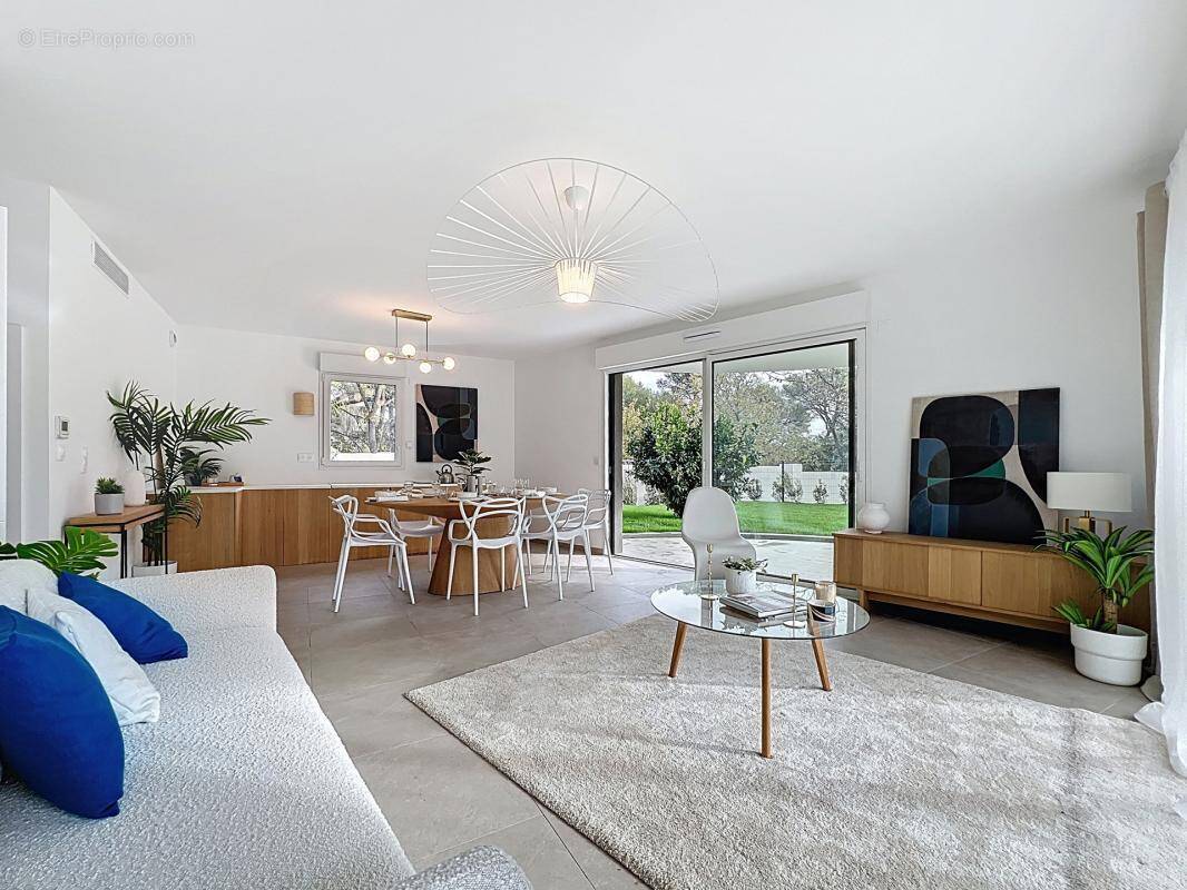 Appartement à VILLENEUVE-LOUBET