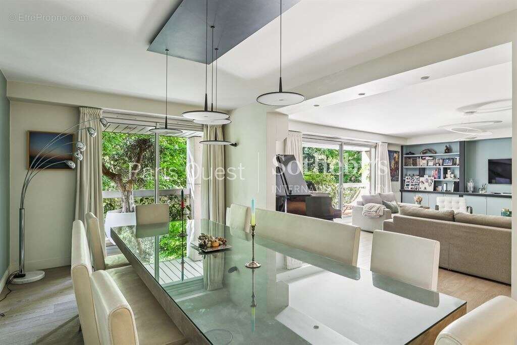 Appartement à NEUILLY-SUR-SEINE