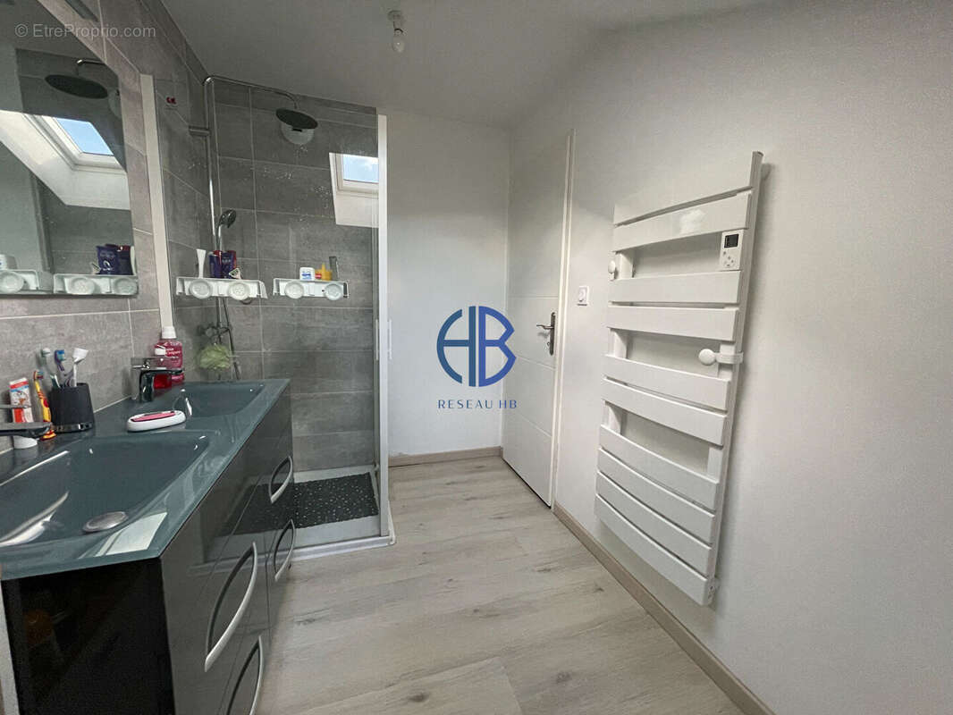 Maison à SAINT-SIMEON-DE-BRESSIEUX