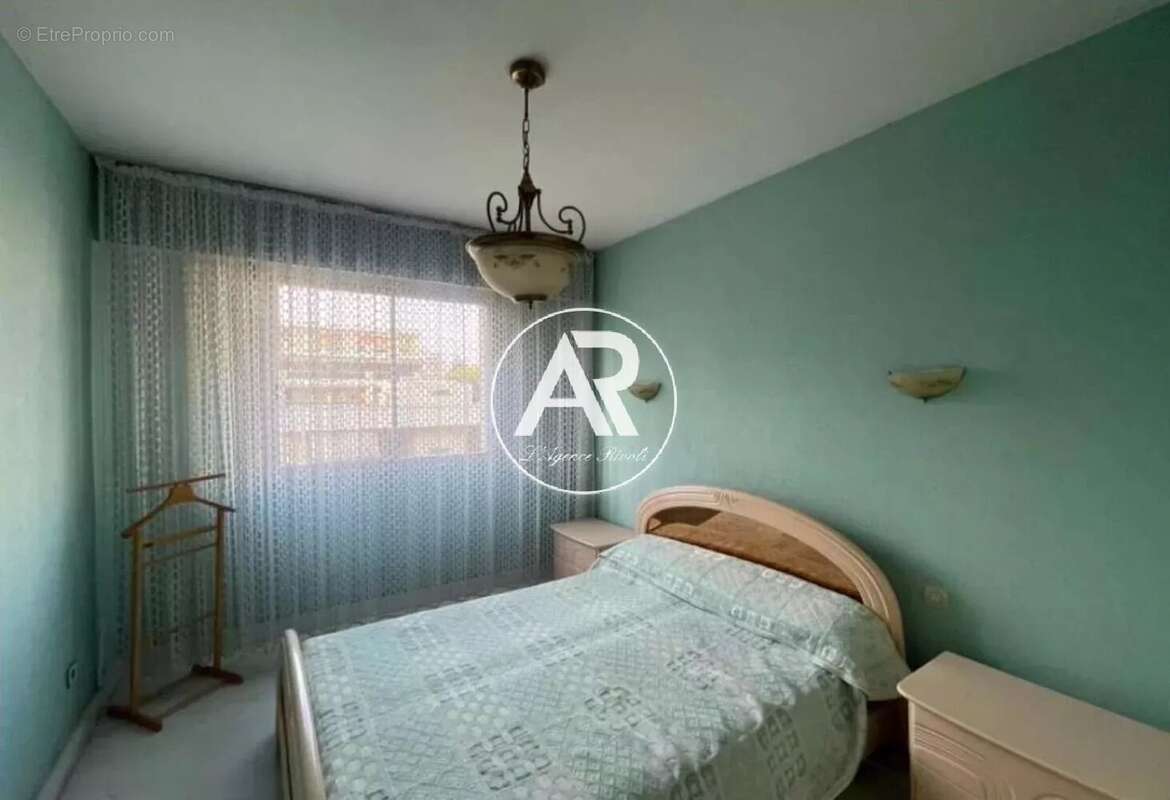 Appartement à SAINT-LAURENT-DU-VAR
