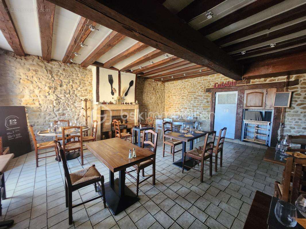 Commerce à COURS-LES-BARRES