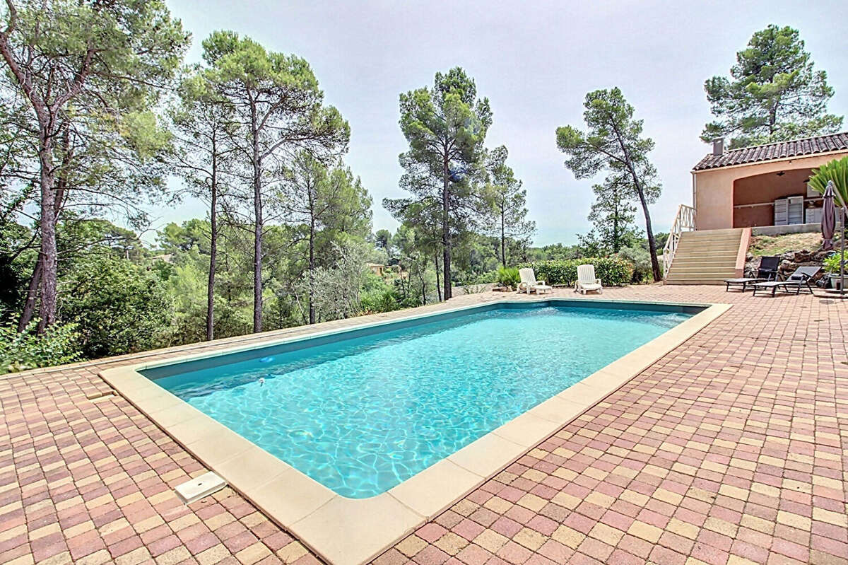 A VENDRE DRAGUIGNAN- Maison spacieuse avec PISCINE et terrain clos et arboré de 4000m² - Un véritable coup de coeur ! - photo 22