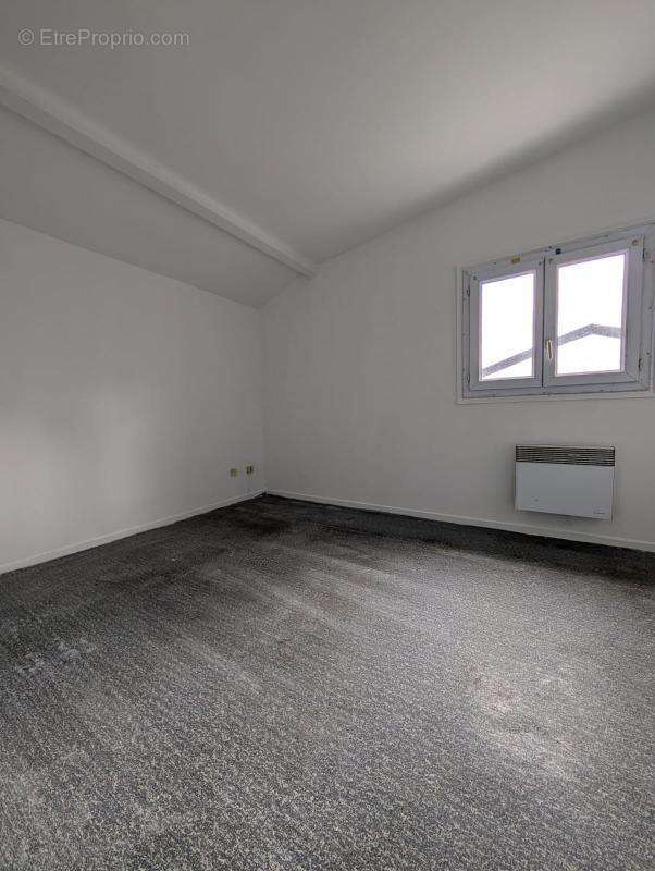 Maison à BELLENAVES