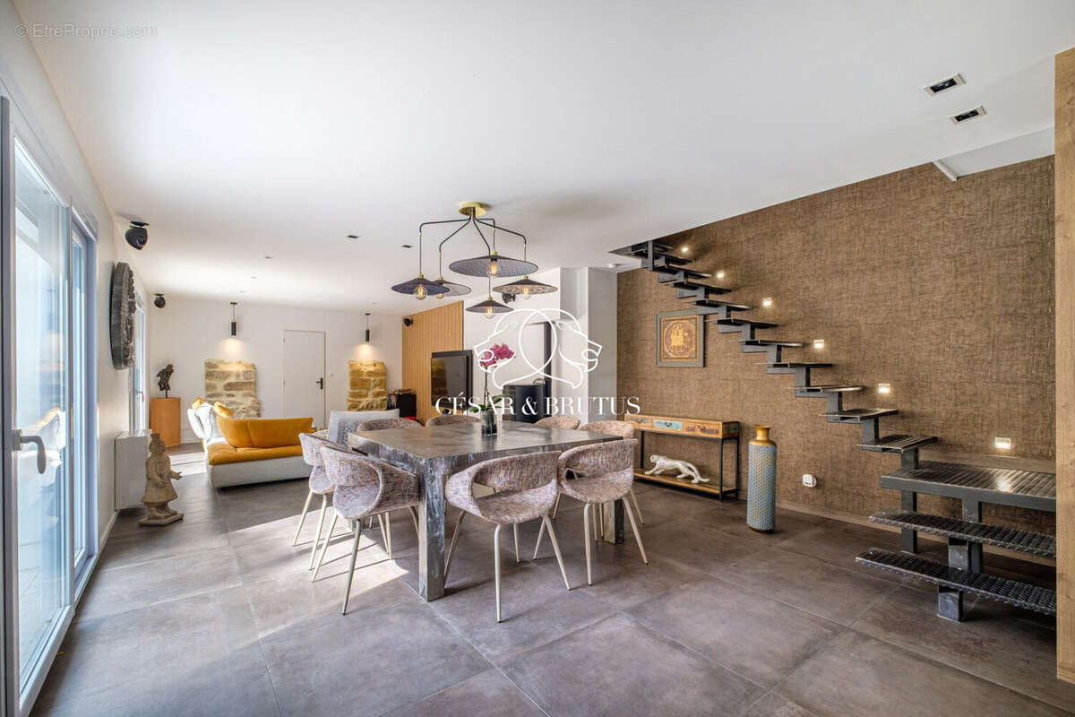 Appartement à COLLONGES-AU-MONT-D'OR