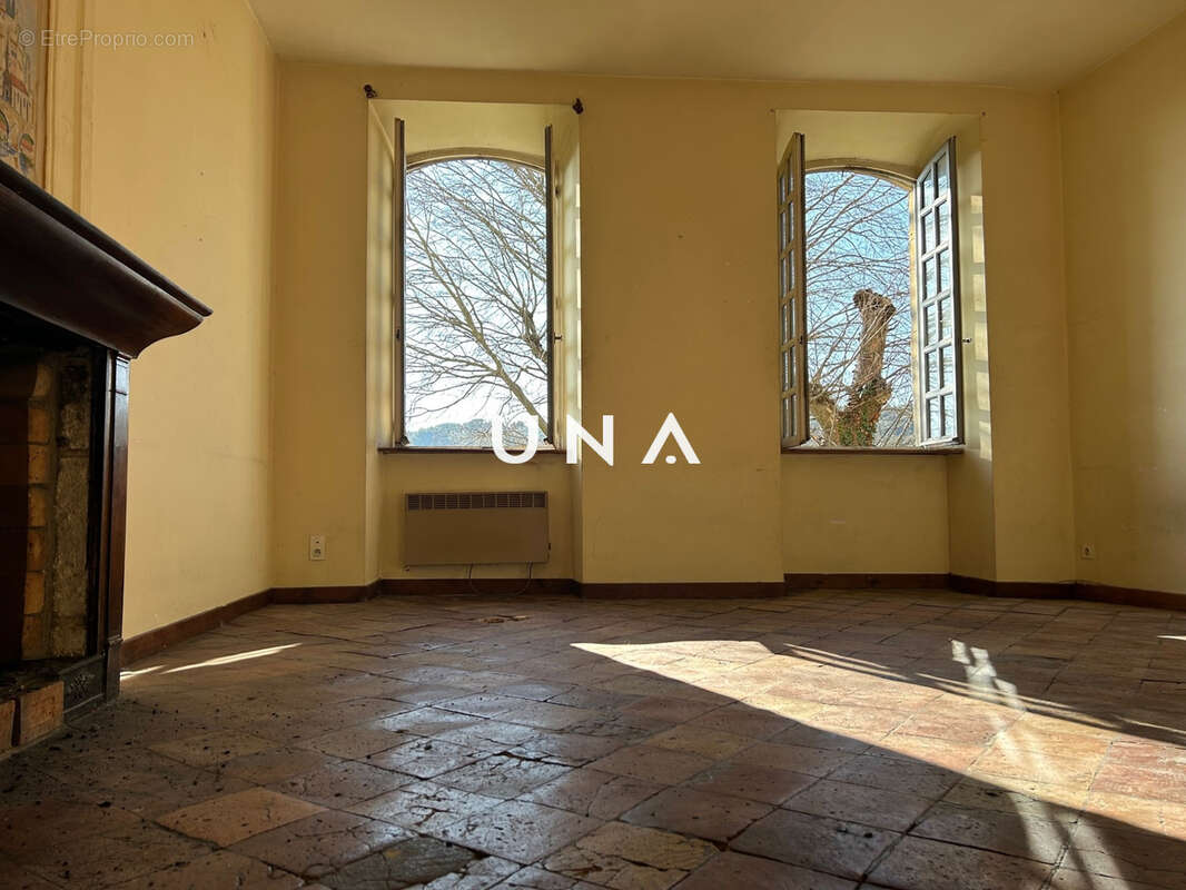 Maison à LA ROQUE-SUR-CEZE